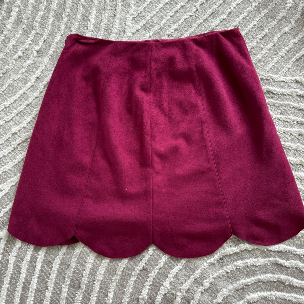 Maroon scalloped hem mini skirt - Picture 4 of 4